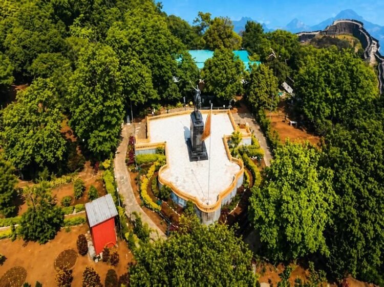 Beautiful Mahabaleshwar sightseeing points with scenic hill views