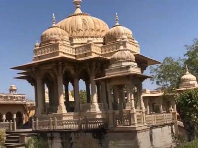 Maharaniyon Ki Chhatriyan
