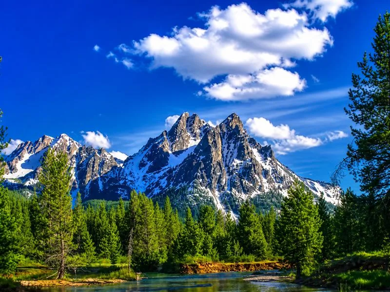 Beautiful top hill stations in India with mountains and scenic views