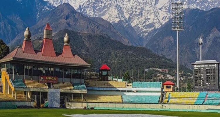 how to reach dharamshala from delhi
