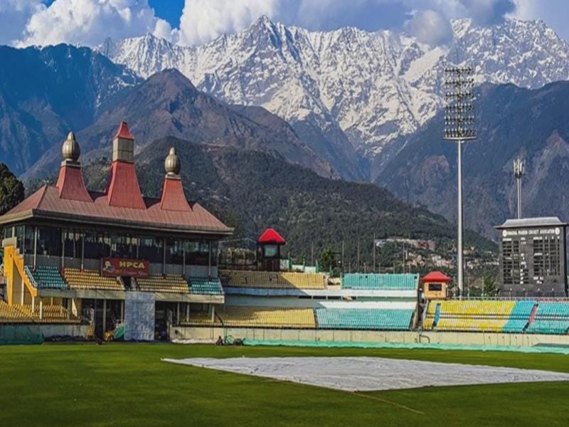 how to reach dharamshala from delhi