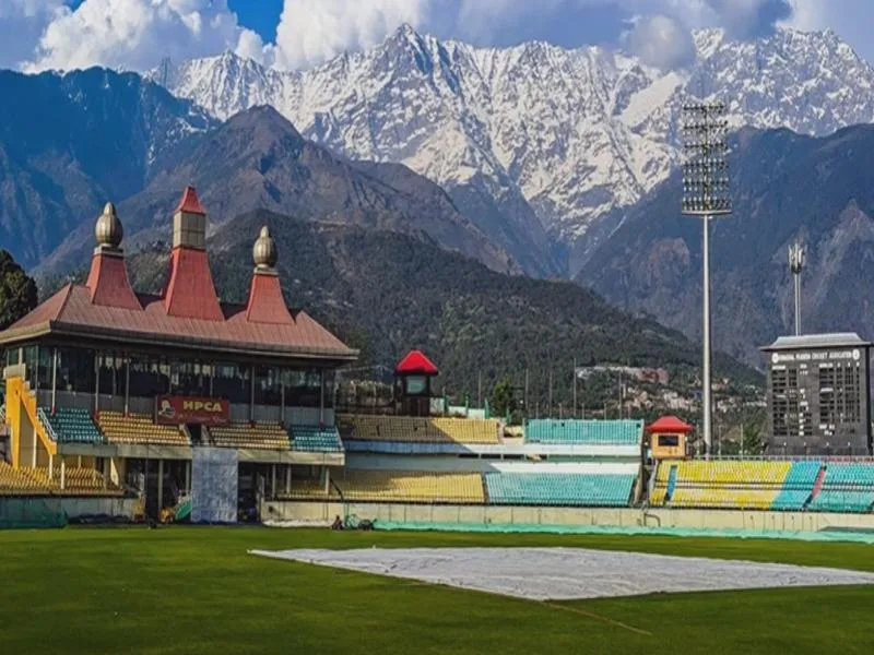 how to reach dharamshala from delhi