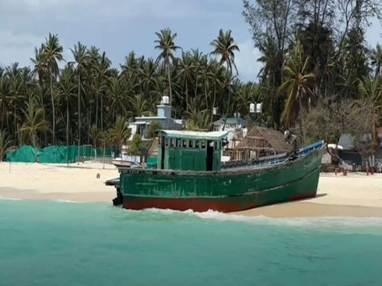 how to reach lakshadweep from delhi