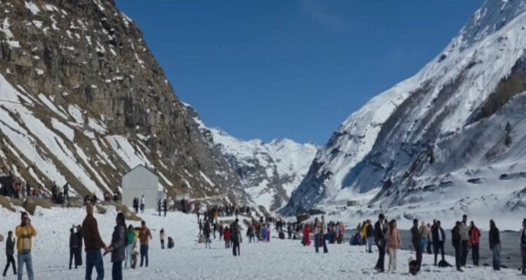 how to reach manali from delhi