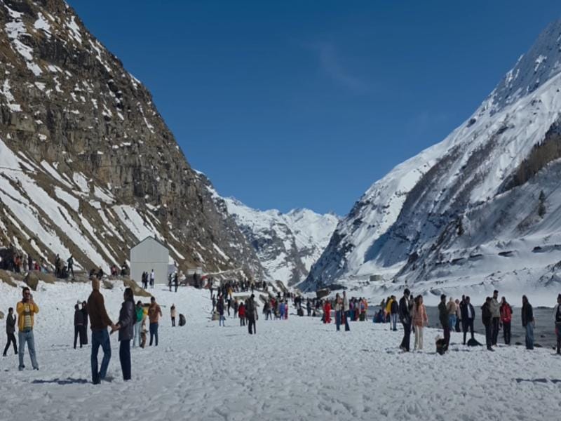 how to reach manali from delhi