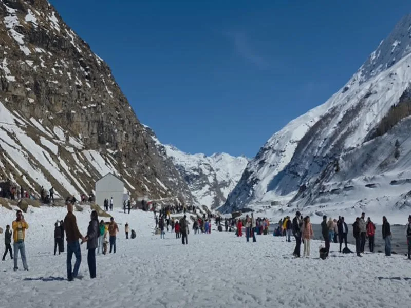 how to reach manali from delhi