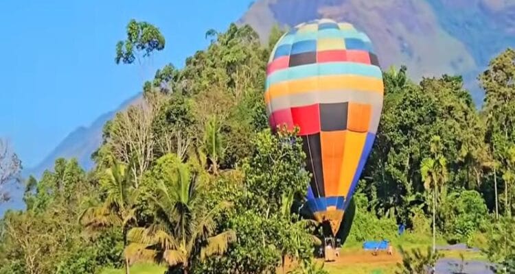 how to reach munnar from delhi