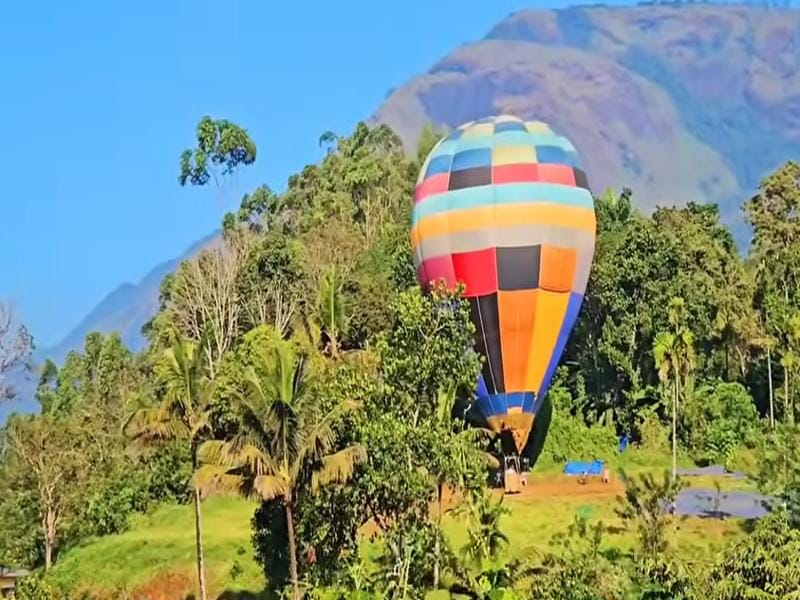 how to reach munnar from delhi