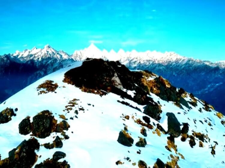 Beautiful Himalayan view of Munsiyari Uttarakhand with snow peaks, showcasing weather and best time to visit
