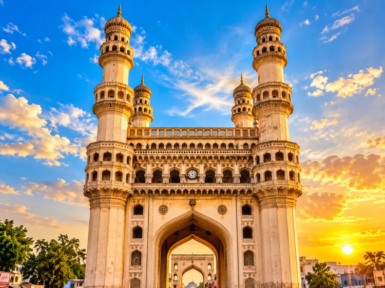 Charminar Hyderabad ka aitihasik smarak aur shandar vastukala